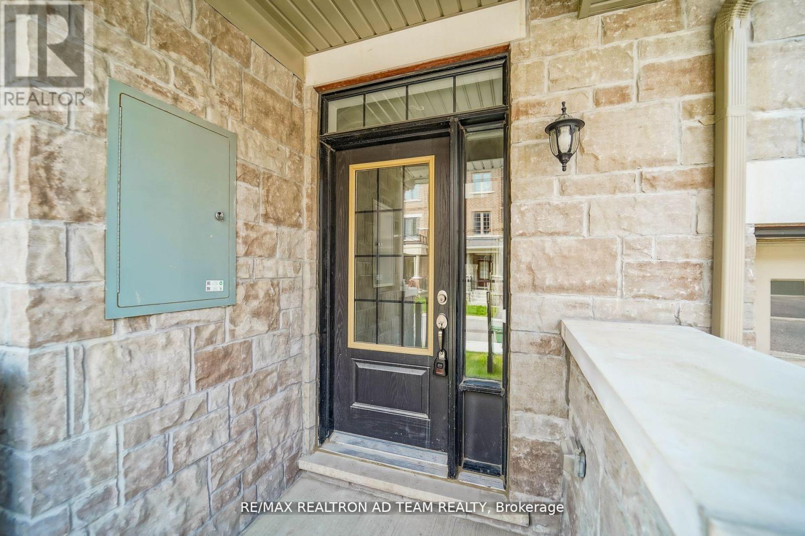 13 Hallmark Way, Whitby, Ontario  L1P 0K2 - Photo 4 - E12467891