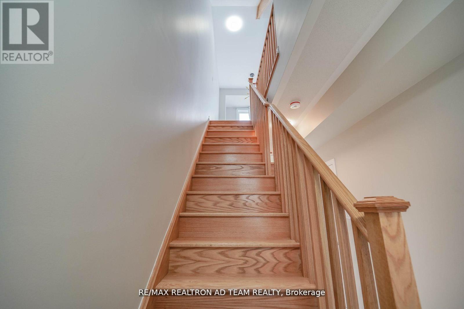 13 Hallmark Way, Whitby, Ontario  L1P 0K2 - Photo 6 - E12467891