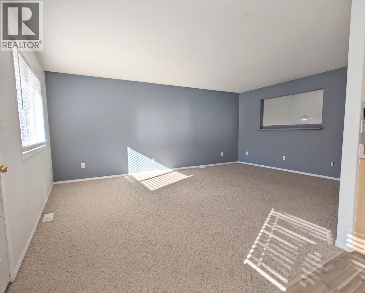 2401 12th N Street N Unit# 15, Cranbrook, British Columbia V1C 5T4 - Photo 3 - 10366001