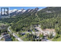 Lot 3 THOMPSON Crescent, golden, British Columbia