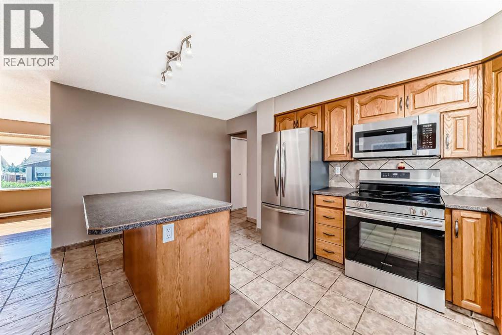 131 Bracewood Road Sw, Calgary, Alberta  T2W 3B9 - Photo 9 - A2250487