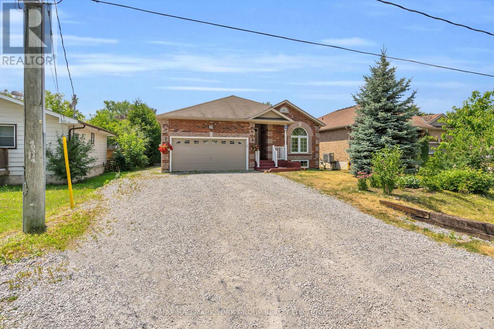39 Farley Circle, Georgina, Ontario  L0E 1S0 - Photo 7 - N12467826