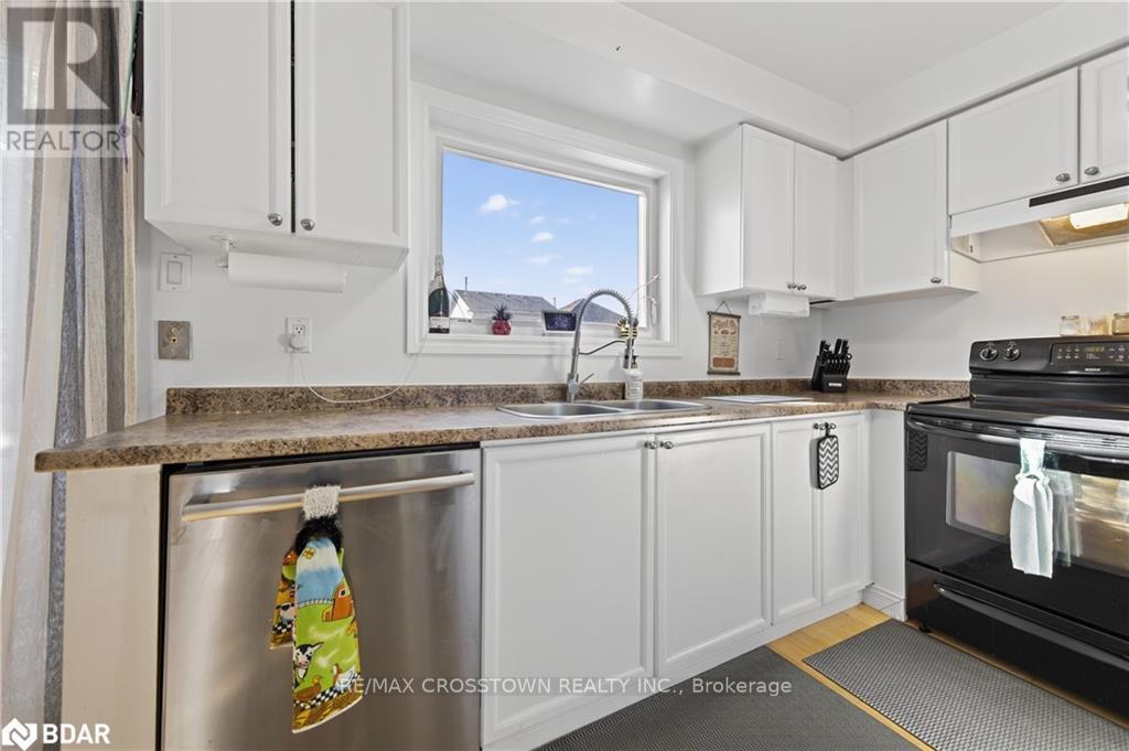 14 Corrie Crescent, Essa, Ontario  L0M 1B3 - Photo 10 - N12467837