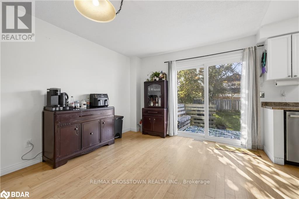 14 Corrie Crescent, Essa, Ontario  L0M 1B3 - Photo 8 - N12467837