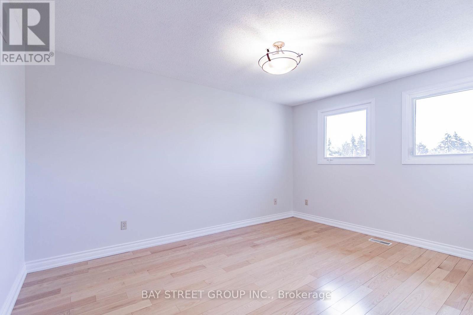 300 Fincham Avenue, Markham, Ontario  L3P 4E7 - Photo 10 - N12467893