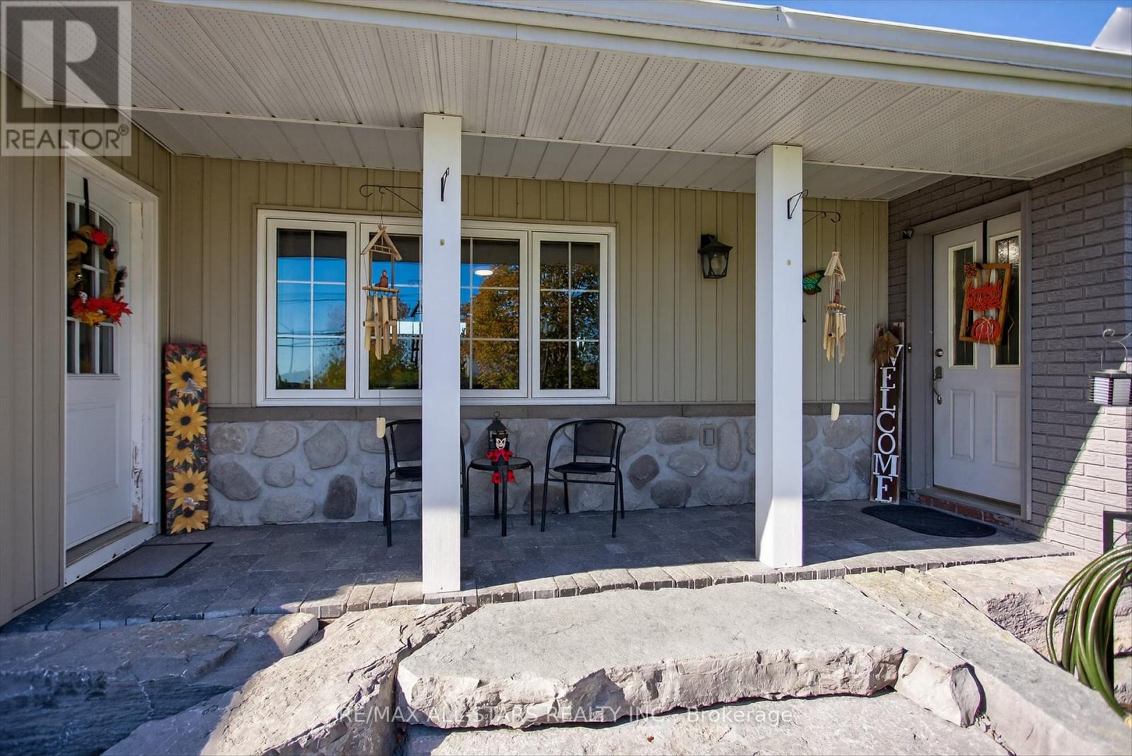 291 Angeline Street N, Kawartha Lakes (Ops), Ontario  K9V 4R1 - Photo 3 - X12467963