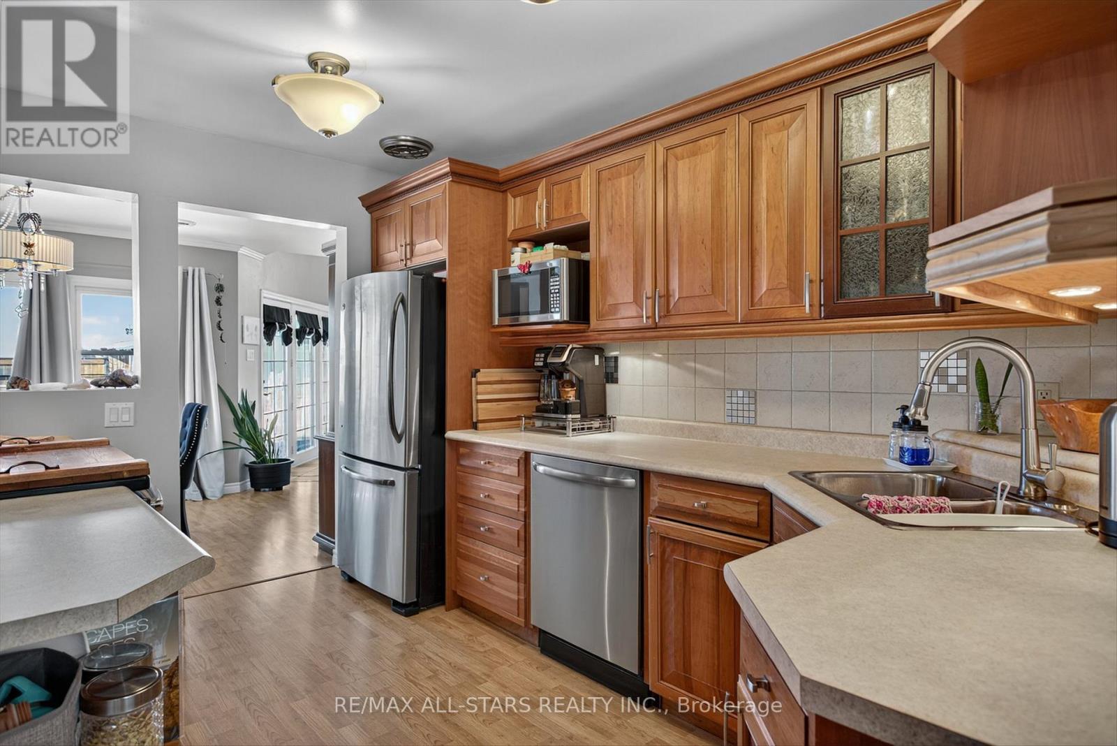 291 Angeline Street N, Kawartha Lakes (Ops), Ontario  K9V 4R1 - Photo 5 - X12467963
