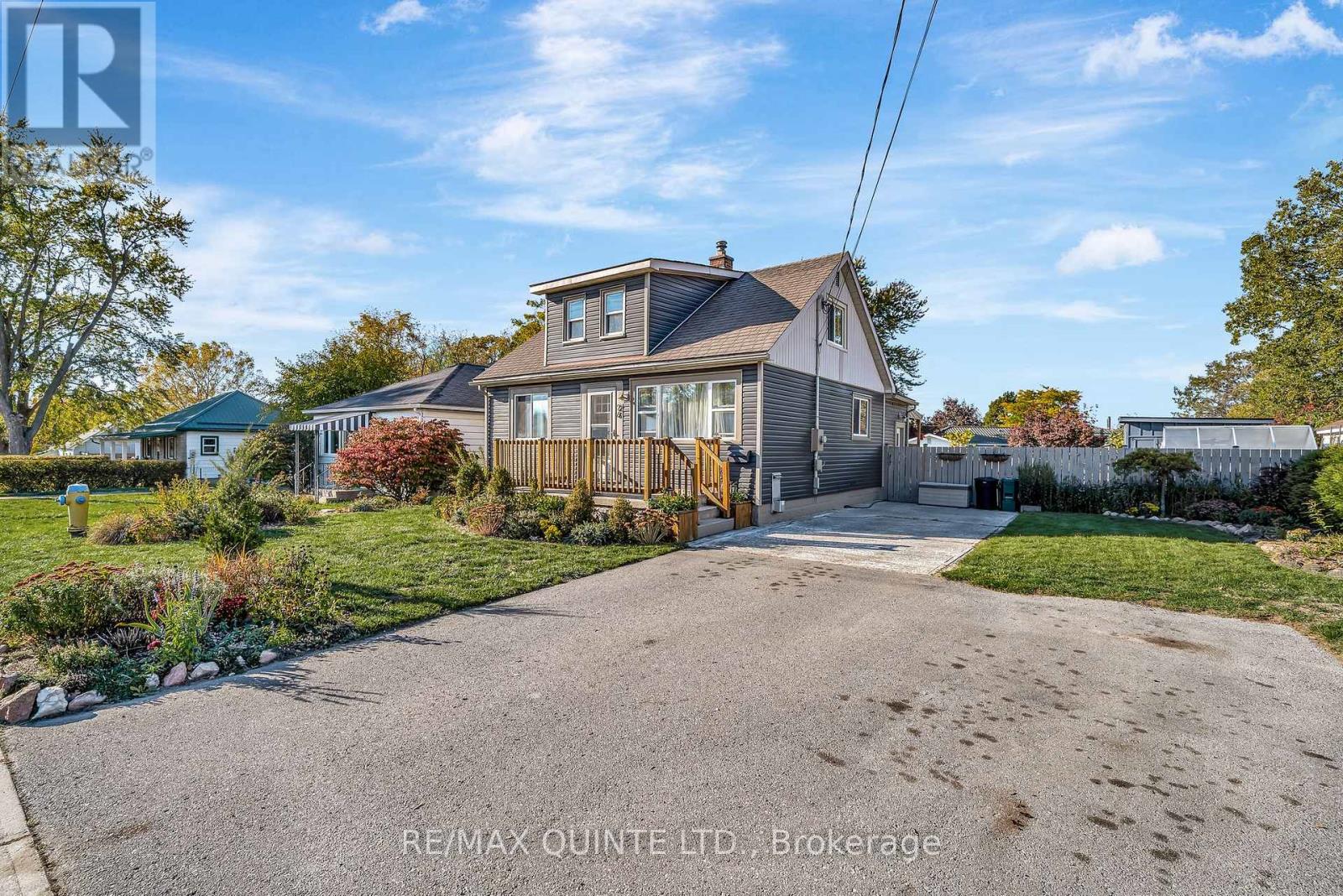 26 North Park Gardens, Belleville, Ontario  K8P 2M1 - Photo 2 - X12468054