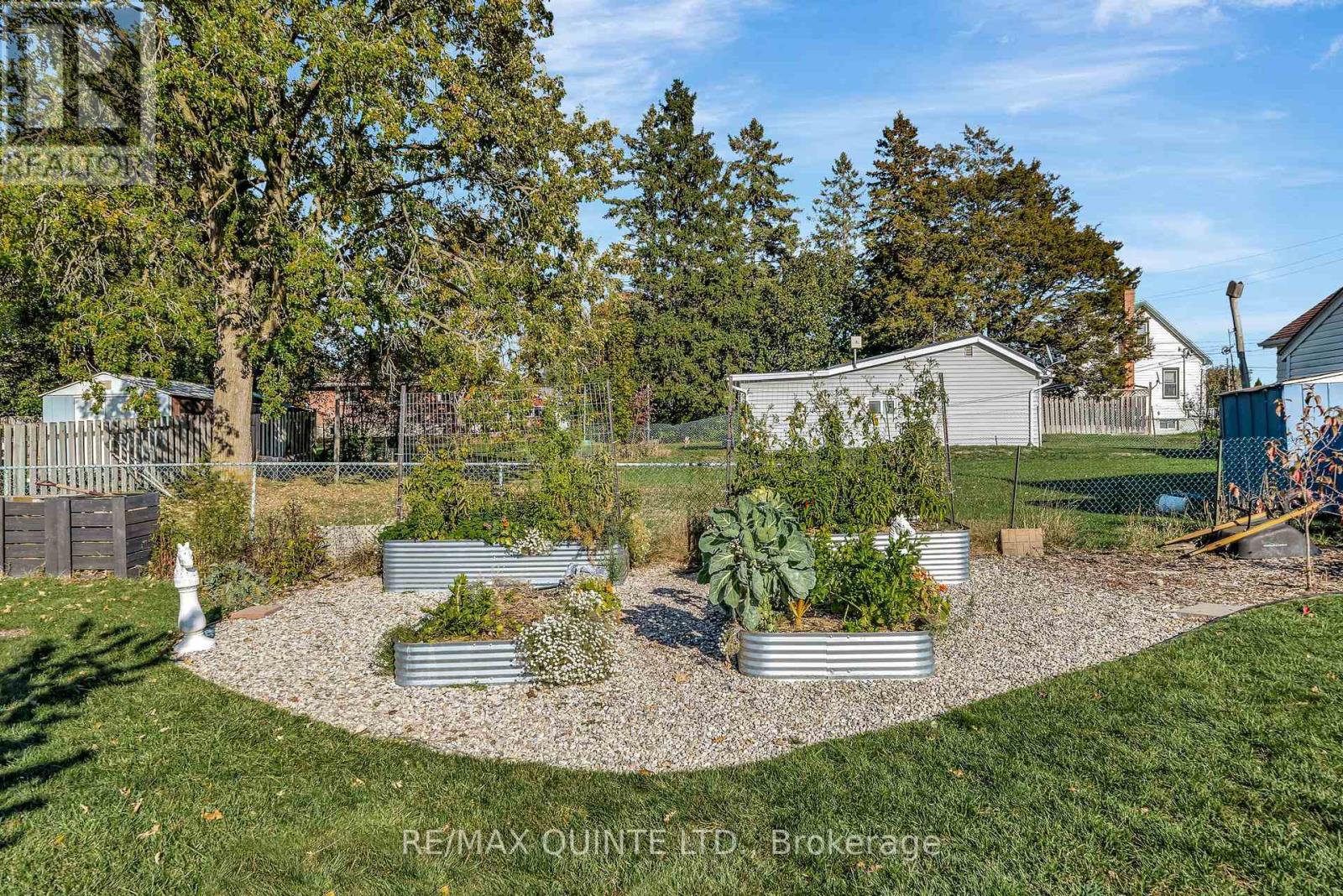26 North Park Gardens, Belleville, Ontario  K8P 2M1 - Photo 31 - X12468054