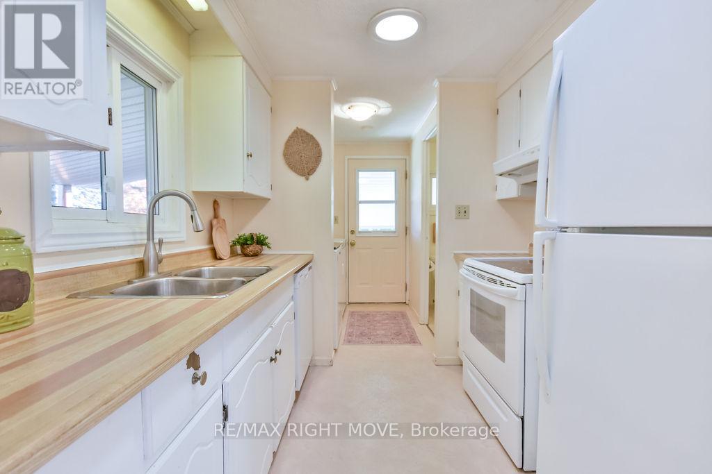 95 Cameron Drive, Oro-Medonte, Ontario  L0L 1T0 - Photo 16 - S12467906