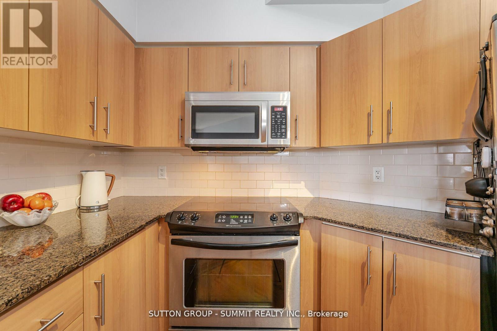 304 - 15 Windermere Avenue, Toronto, Ontario  M6S 5A2 - Photo 10 - W12467819