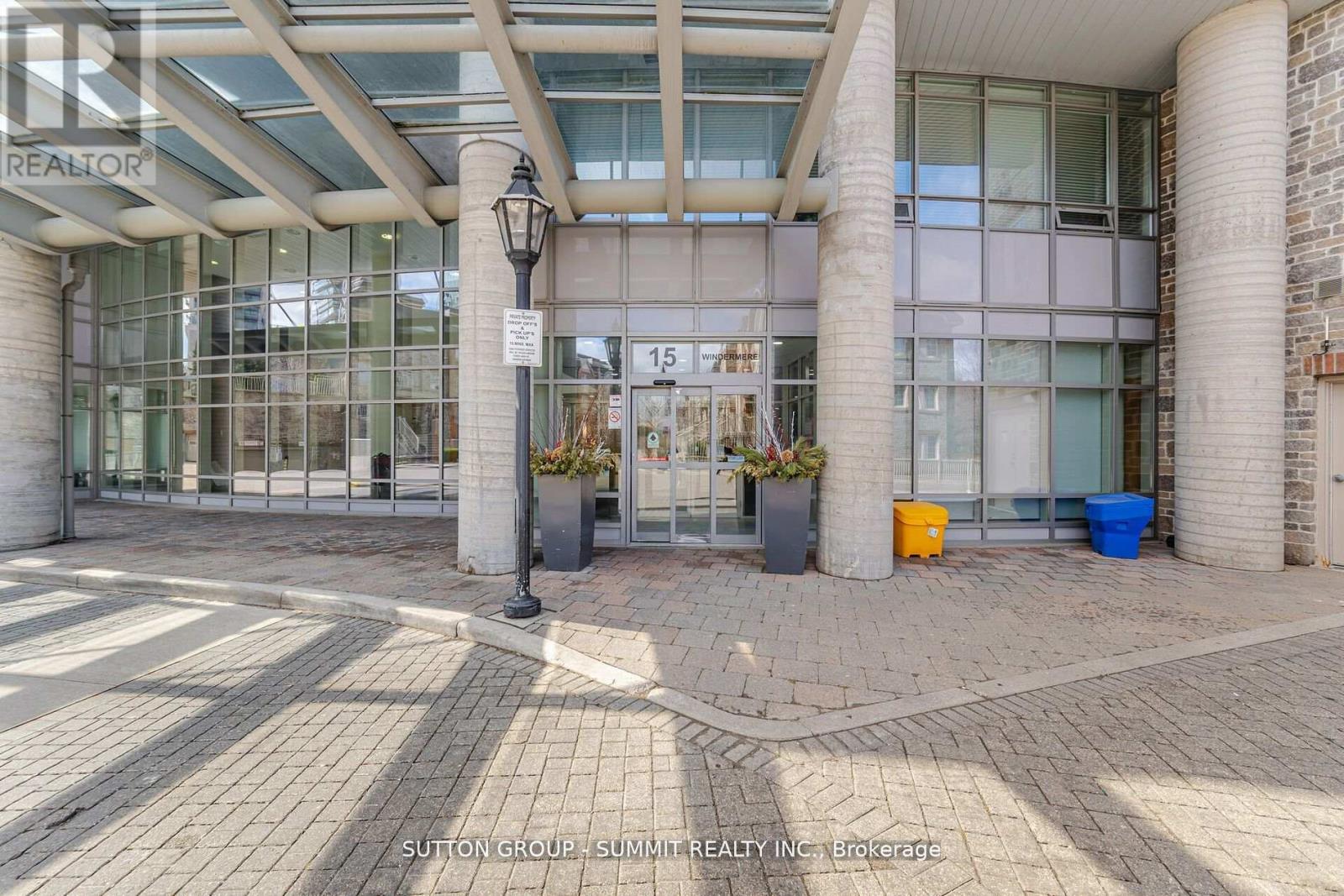 304 - 15 Windermere Avenue, Toronto, Ontario  M6S 5A2 - Photo 2 - W12467819