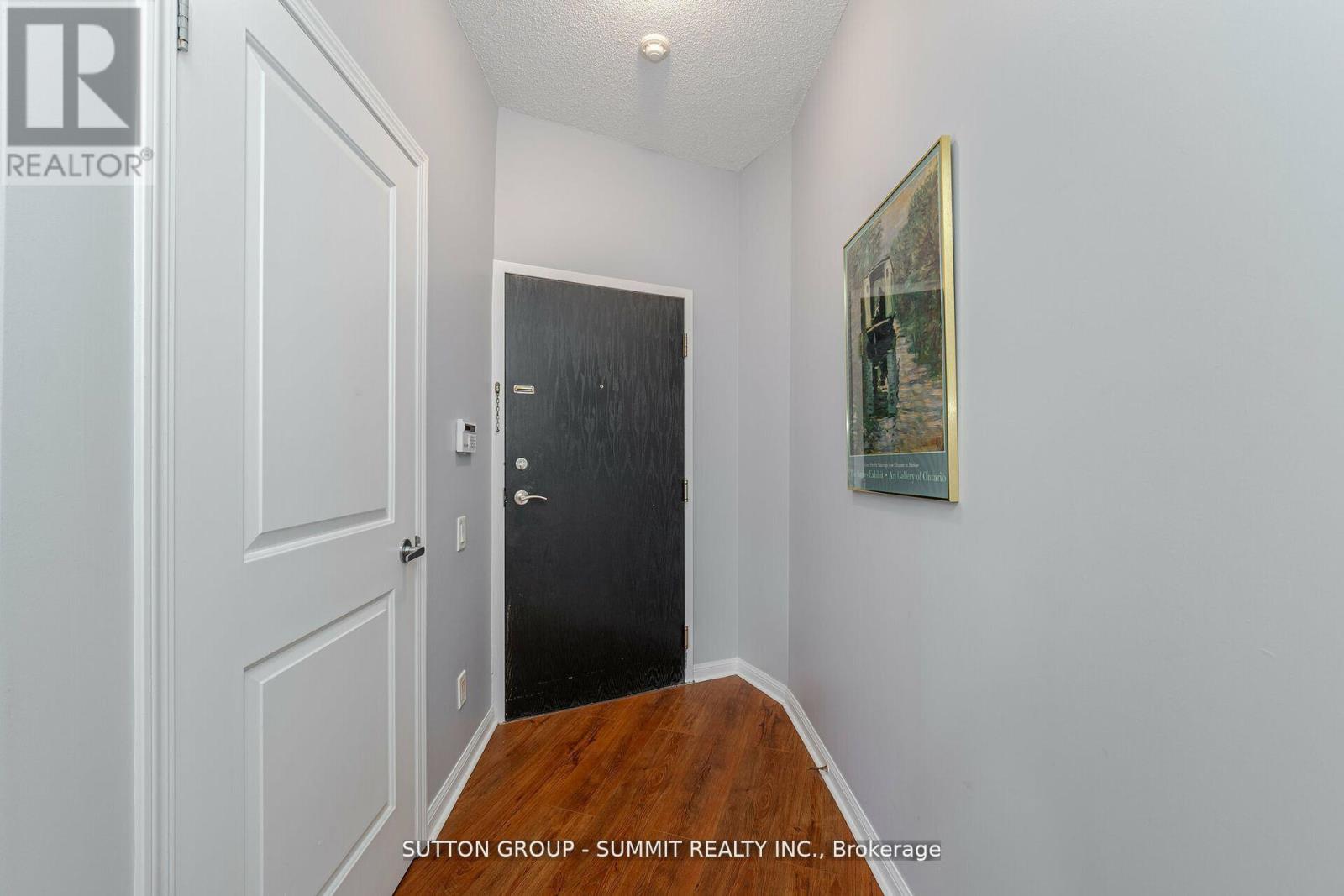 304 - 15 Windermere Avenue, Toronto, Ontario  M6S 5A2 - Photo 5 - W12467819