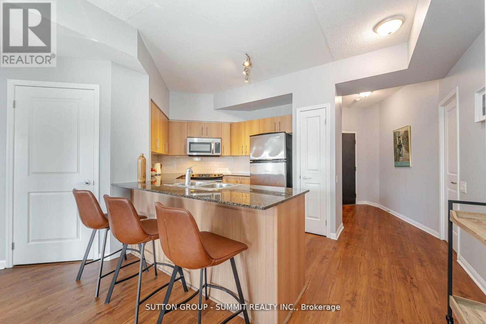 304 - 15 Windermere Avenue, Toronto, Ontario  M6S 5A2 - Photo 7 - W12467819