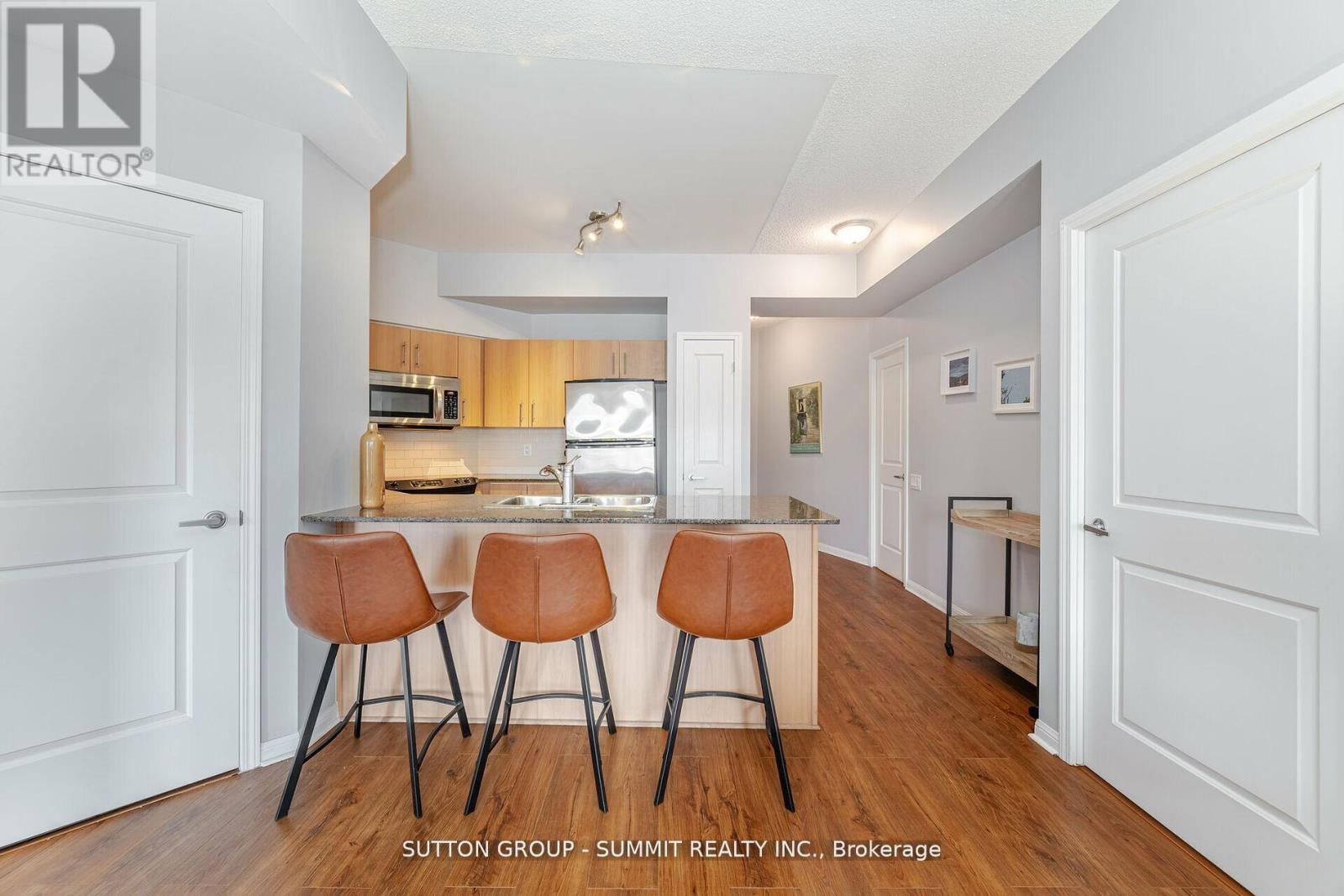 304 - 15 Windermere Avenue, Toronto, Ontario  M6S 5A2 - Photo 8 - W12467819