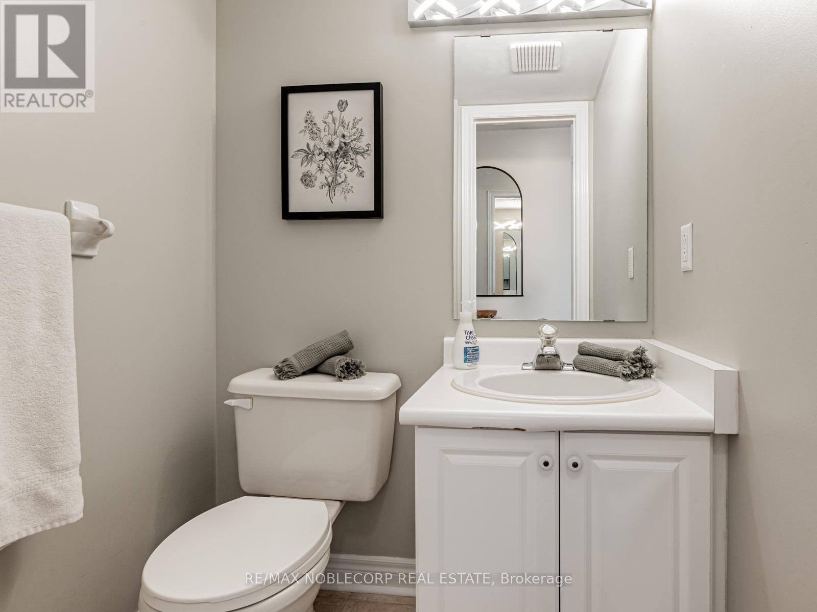 8 Rolling Hills Lane, Caledon, Ontario  L7E 1T9 - Photo 16 - W12467830