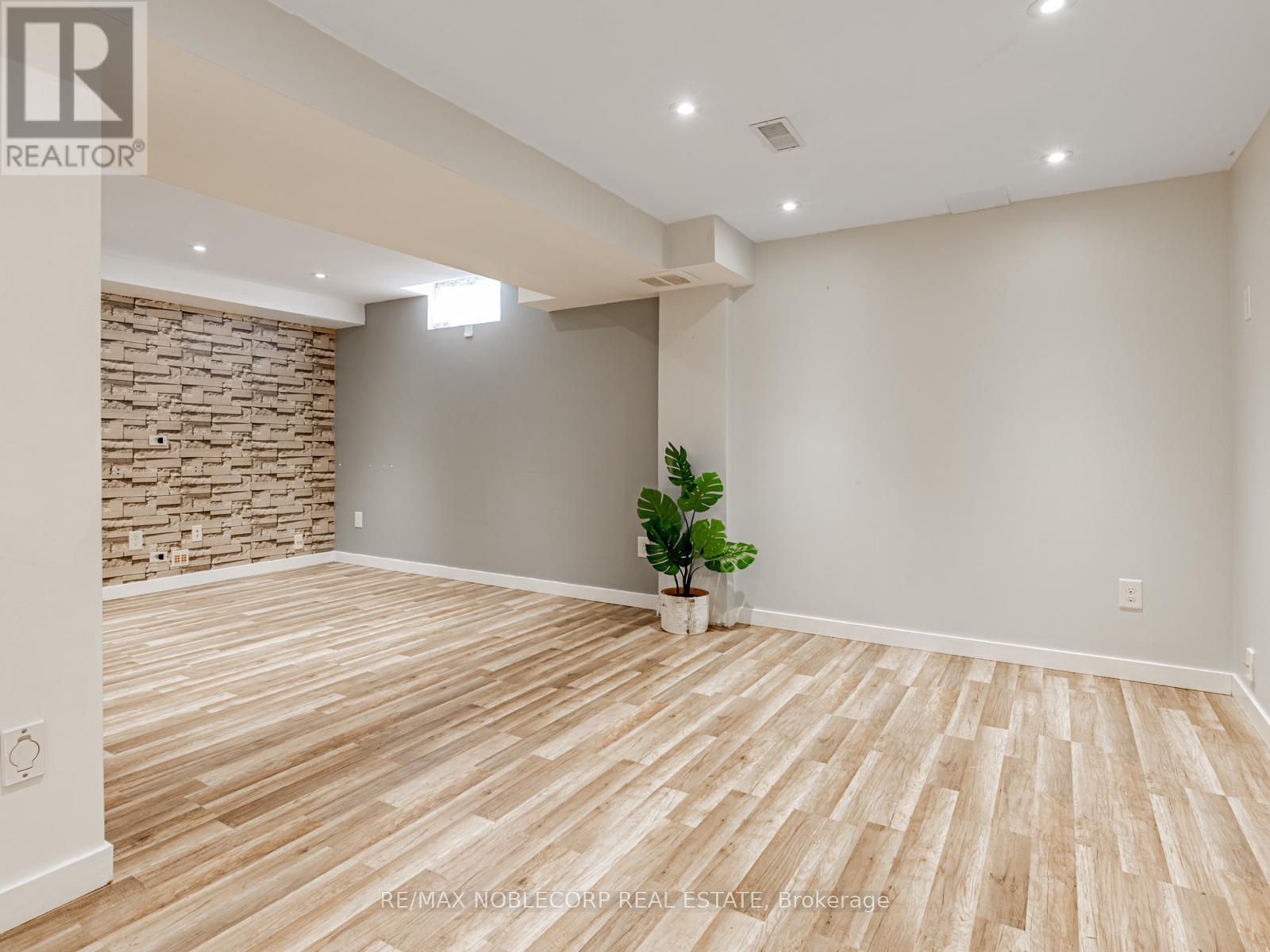 8 Rolling Hills Lane, Caledon, Ontario  L7E 1T9 - Photo 25 - W12467830