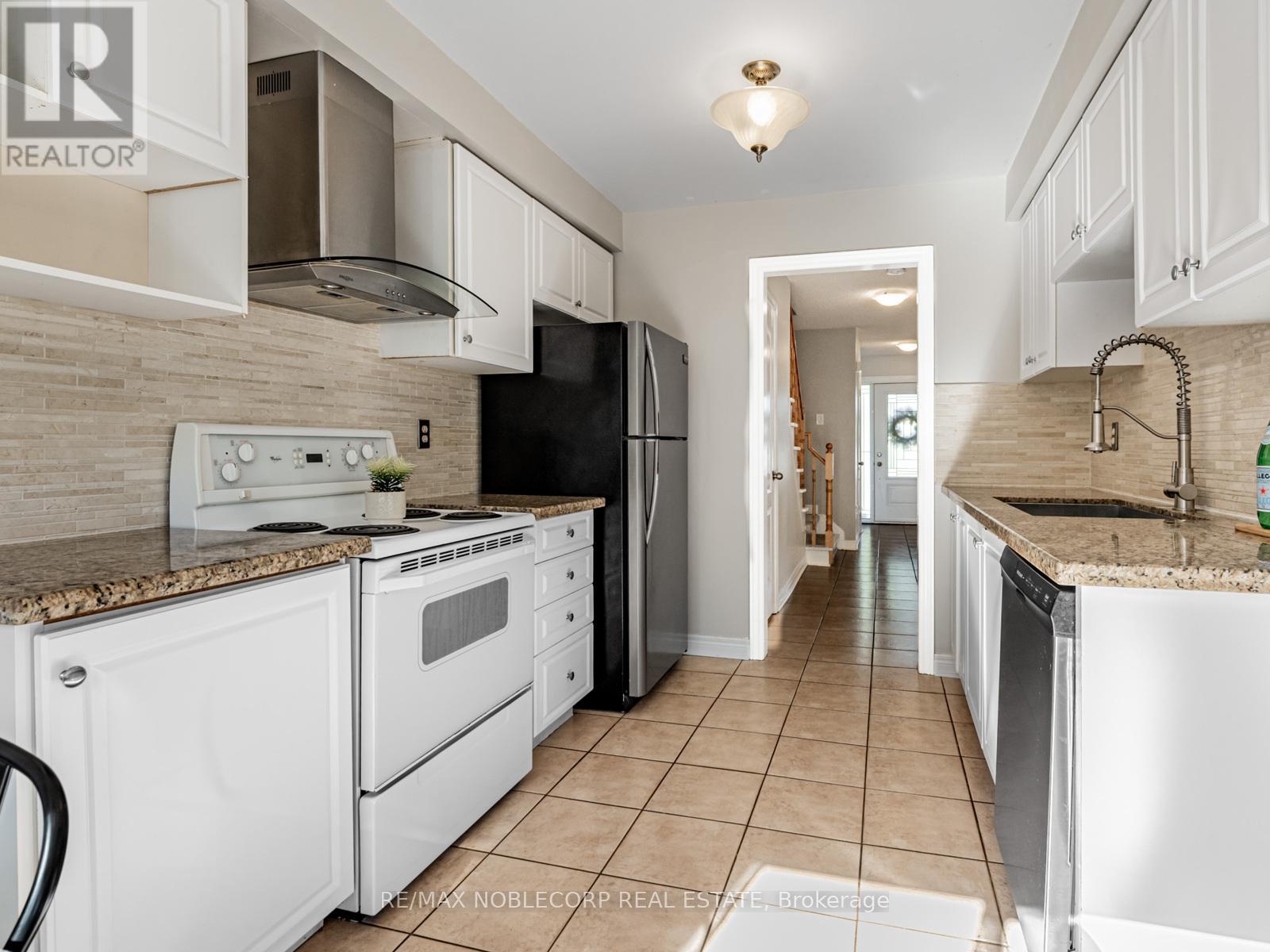 8 Rolling Hills Lane, Caledon, Ontario  L7E 1T9 - Photo 8 - W12467830