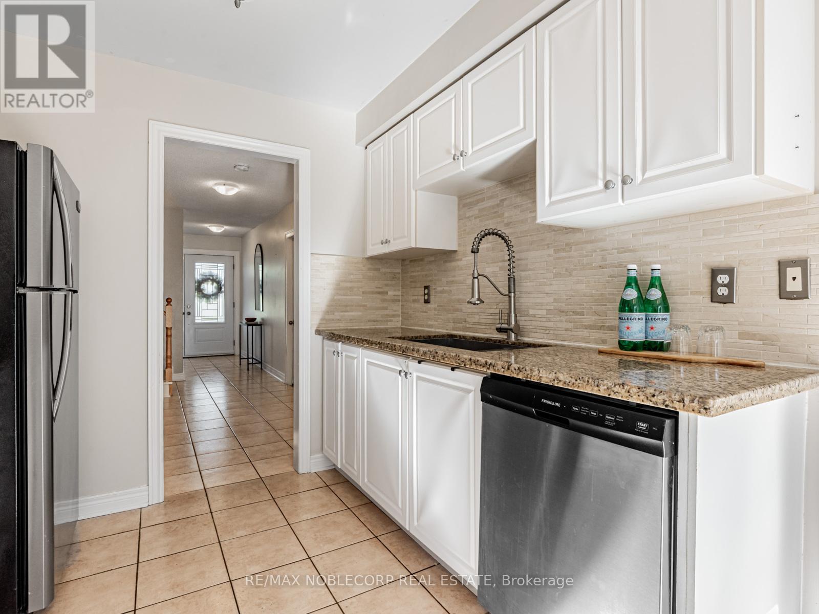 8 Rolling Hills Lane, Caledon, Ontario  L7E 1T9 - Photo 9 - W12467830