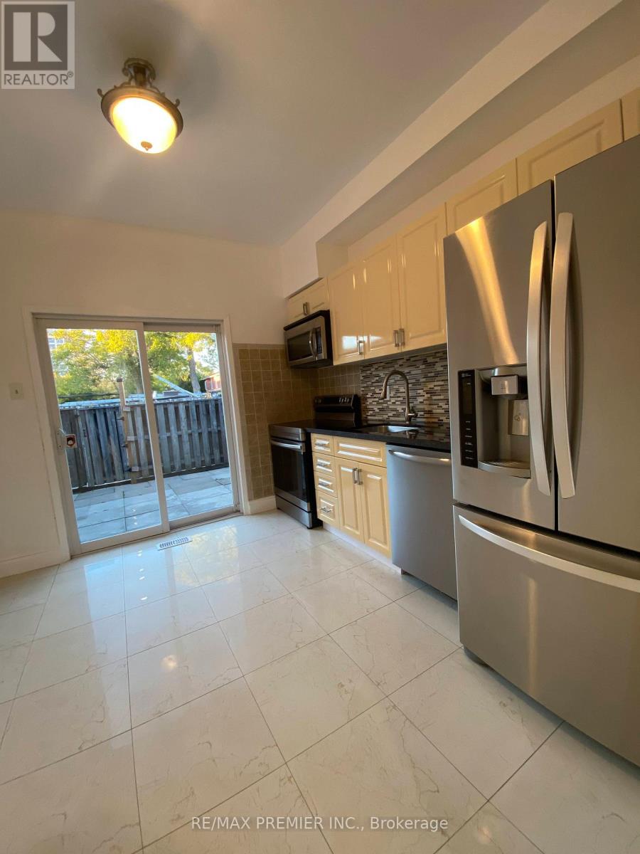 Upper - 1524 Dupont Street, Toronto, Ontario  M6P 4G7 - Photo 10 - W12467831