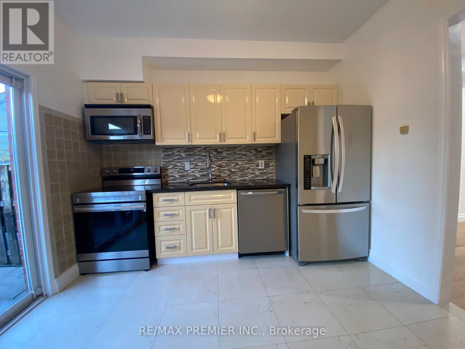 Upper - 1524 Dupont Street, Toronto, Ontario  M6P 4G7 - Photo 11 - W12467831
