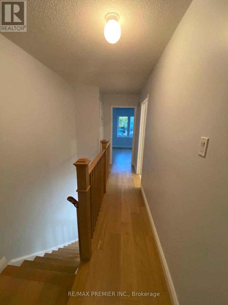 Upper - 1524 Dupont Street, Toronto, Ontario  M6P 4G7 - Photo 3 - W12467831