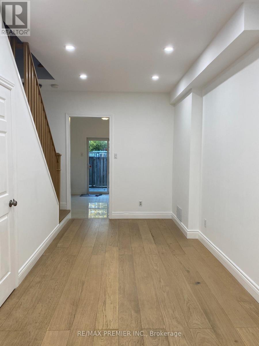 Upper - 1524 Dupont Street, Toronto, Ontario  M6P 4G7 - Photo 5 - W12467831