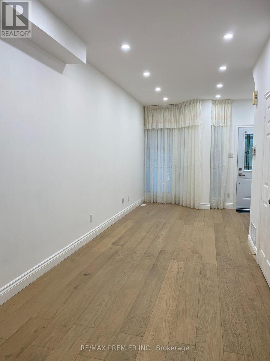 Upper - 1524 Dupont Street, Toronto, Ontario  M6P 4G7 - Photo 6 - W12467831