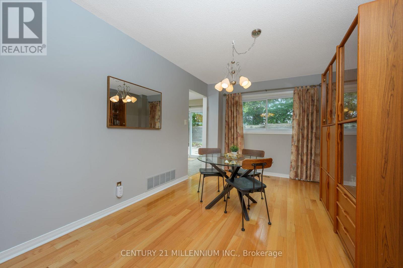 116 Wexford Road, Brampton, Ontario  L6Z 2T5 - Photo 9 - W12467834