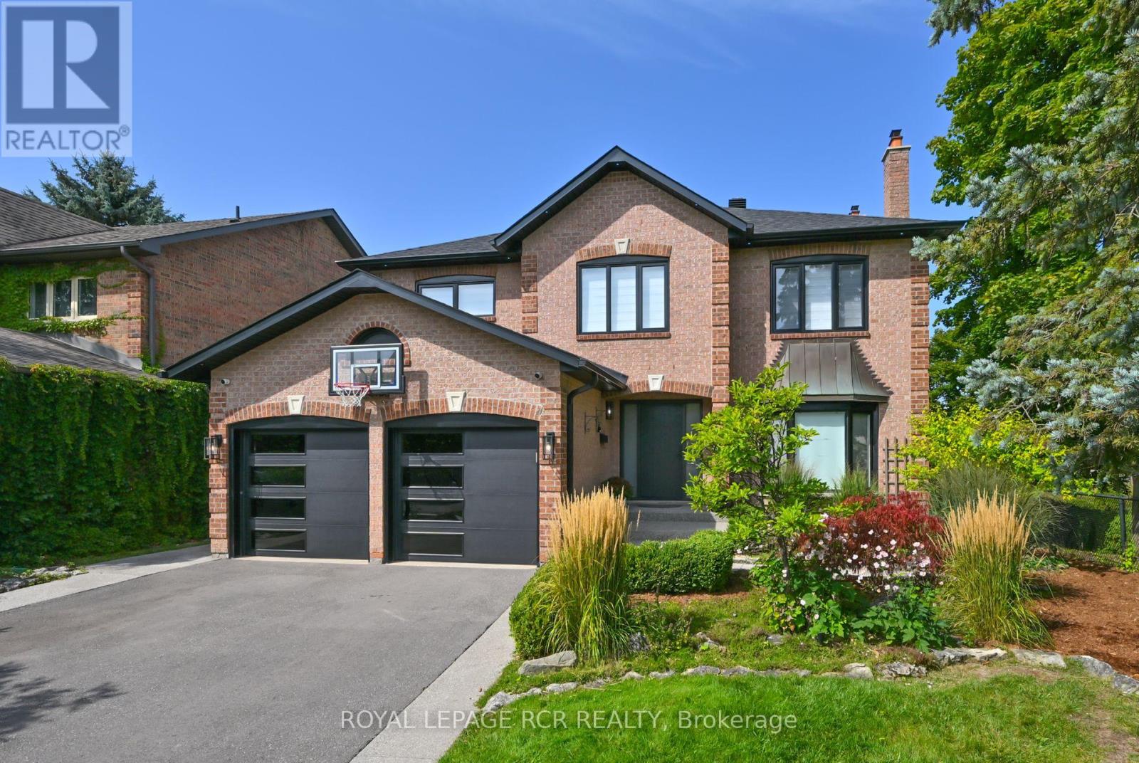 26 Christie Drive, Brampton, Ontario  L6Z 3J4 - Photo 2 - W12467880