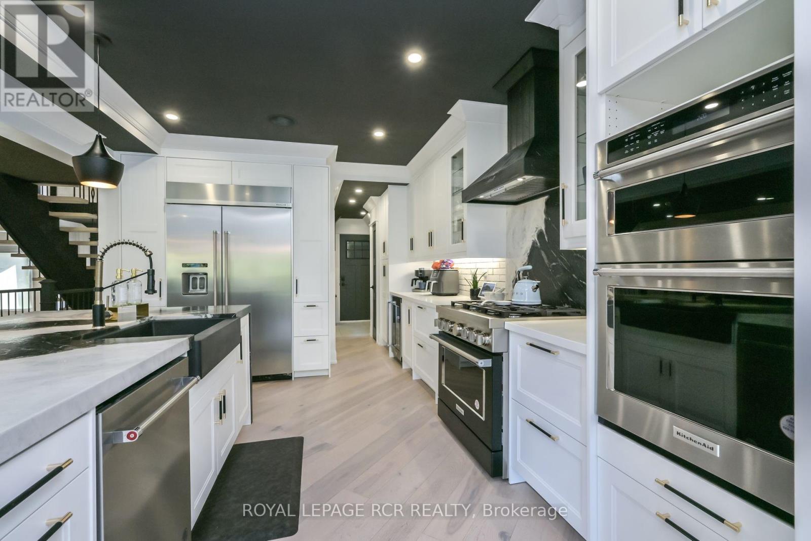 26 Christie Drive, Brampton, Ontario  L6Z 3J4 - Photo 6 - W12467880