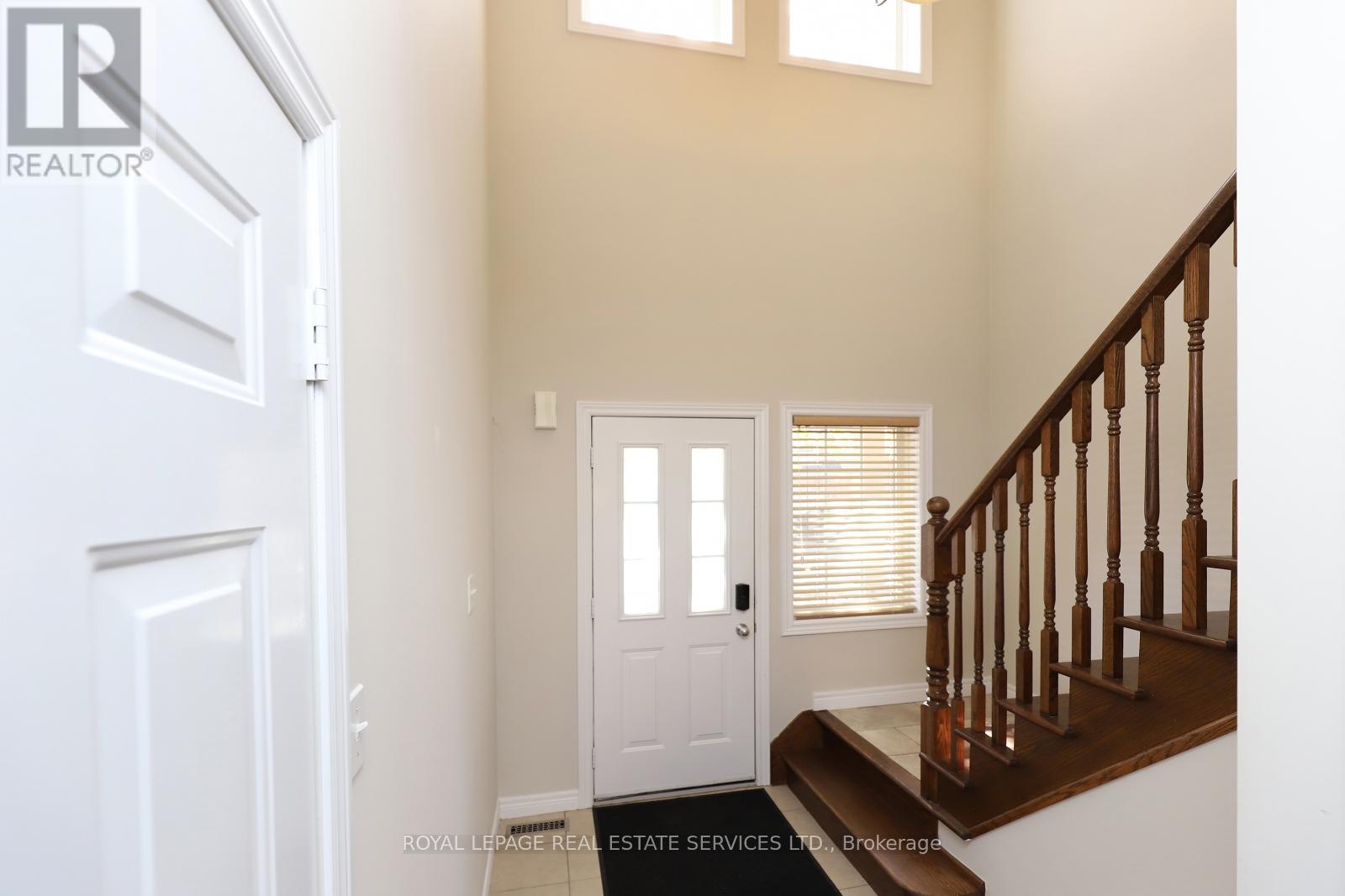 5229 Autumn Harvest Way, Burlington, Ontario  L7L 7J5 - Photo 3 - W12467881