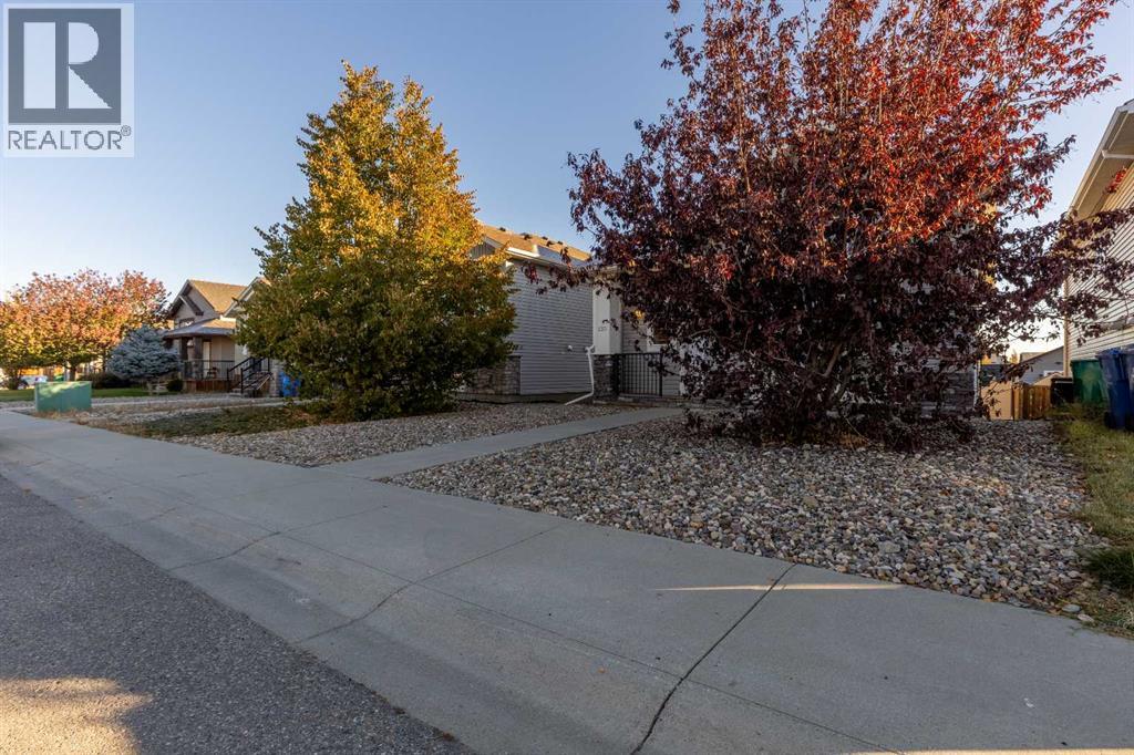 230 Mt Sundance Crescent W, Lethbridge, Alberta  T1J 0Z6 - Photo 3 - A2264957