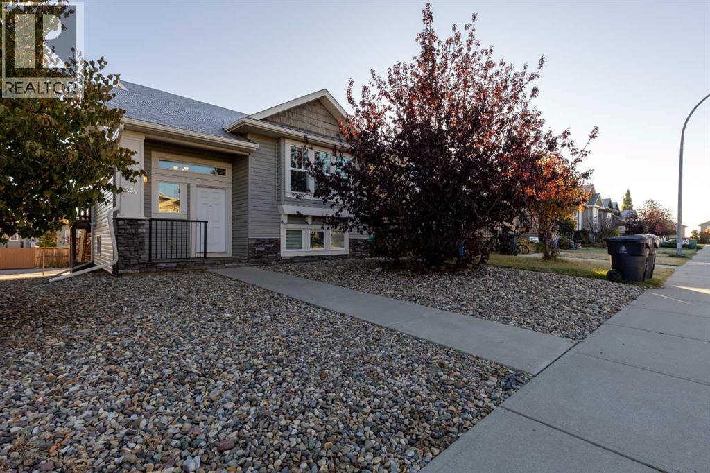 230 Mt Sundance Crescent W, Lethbridge, Alberta  T1J 0Z6 - Photo 2 - A2264957