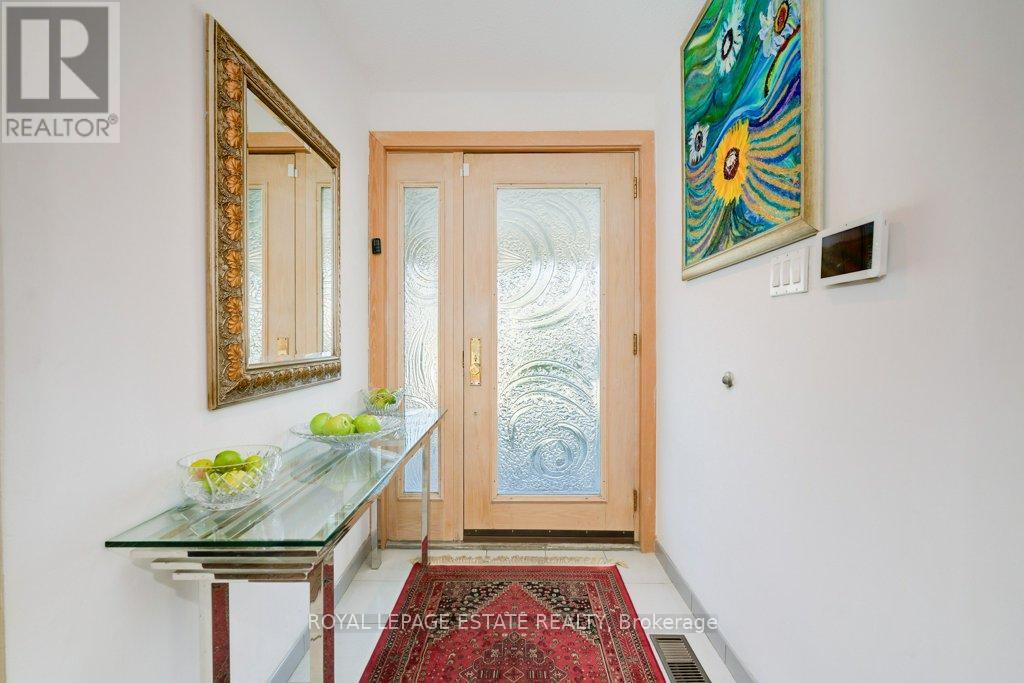 23 Lisburn Crescent, Toronto, Ontario  M2J 2Z4 - Photo 3 - C12467949
