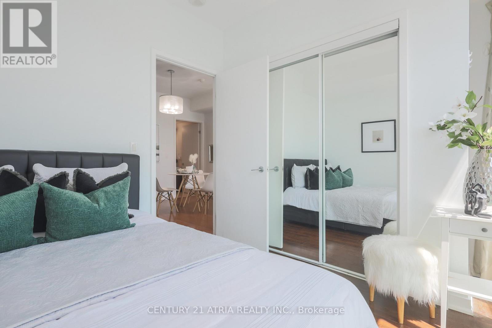 1002 - 14 York Street, Toronto, Ontario  M5J 0B1 - Photo 15 - C12467976
