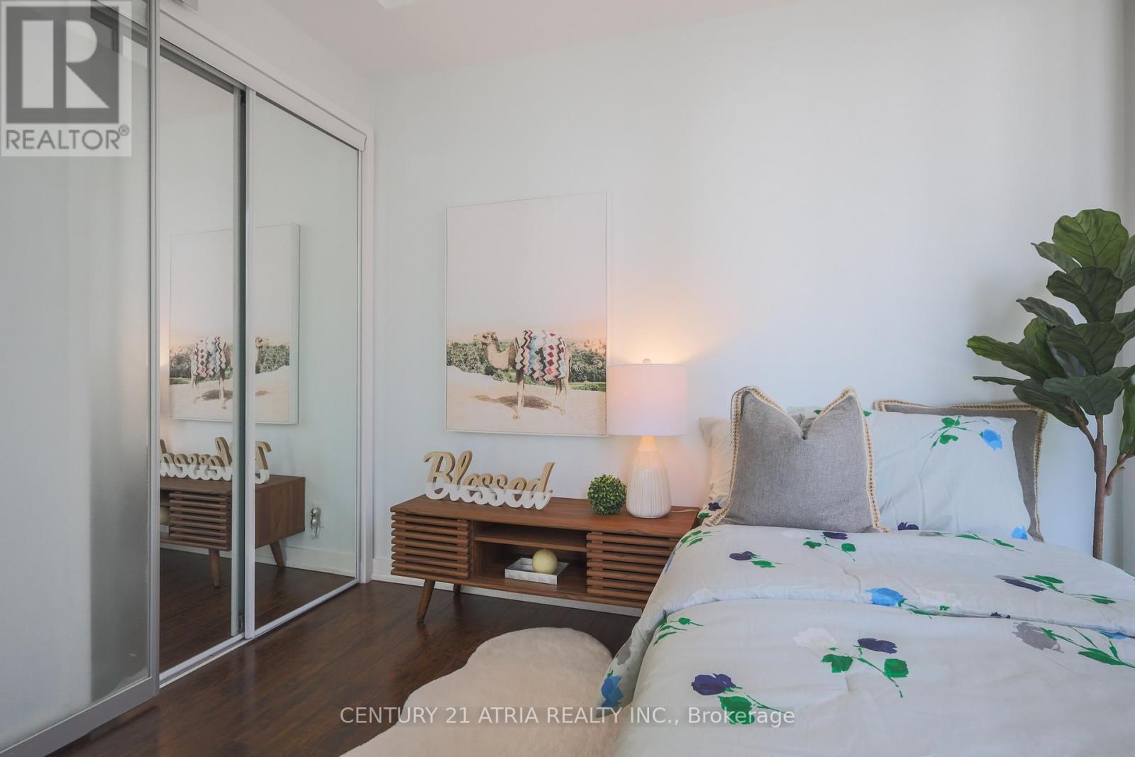 1002 - 14 York Street, Toronto, Ontario  M5J 0B1 - Photo 18 - C12467976
