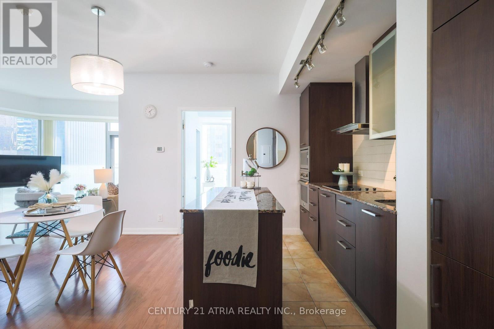 1002 - 14 York Street, Toronto, Ontario  M5J 0B1 - Photo 6 - C12467976