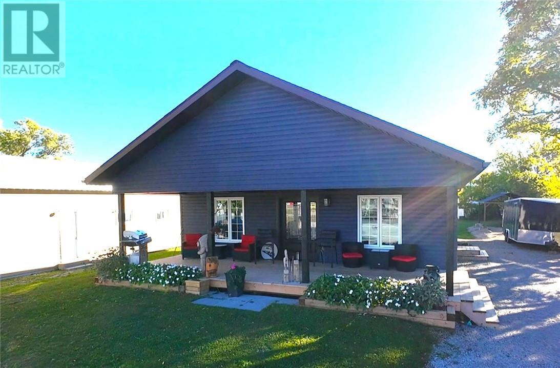 29 Vankoughnet  St. E., Little Current, Ontario  P0P 1K0 - Photo 2 - 2125248