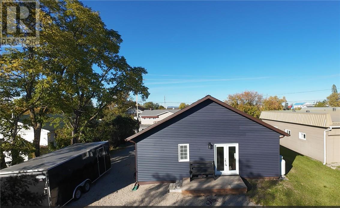 29 Vankoughnet  St. E., Little Current, Ontario  P0P 1K0 - Photo 5 - 2125248