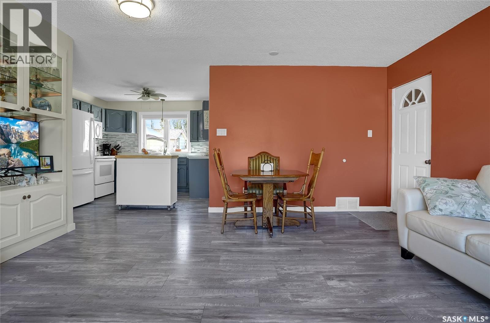 704 Leeville Drive, Assiniboia, Saskatchewan  S0H 0B0 - Photo 13 - SK020986