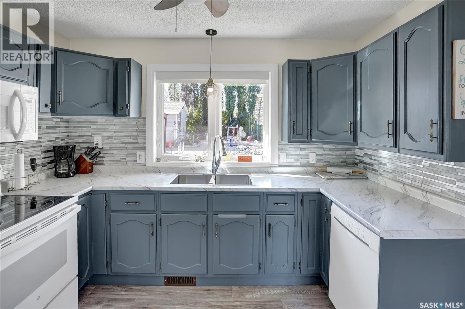 704 Leeville Drive, Assiniboia, Saskatchewan  S0H 0B0 - Photo 6 - SK020986