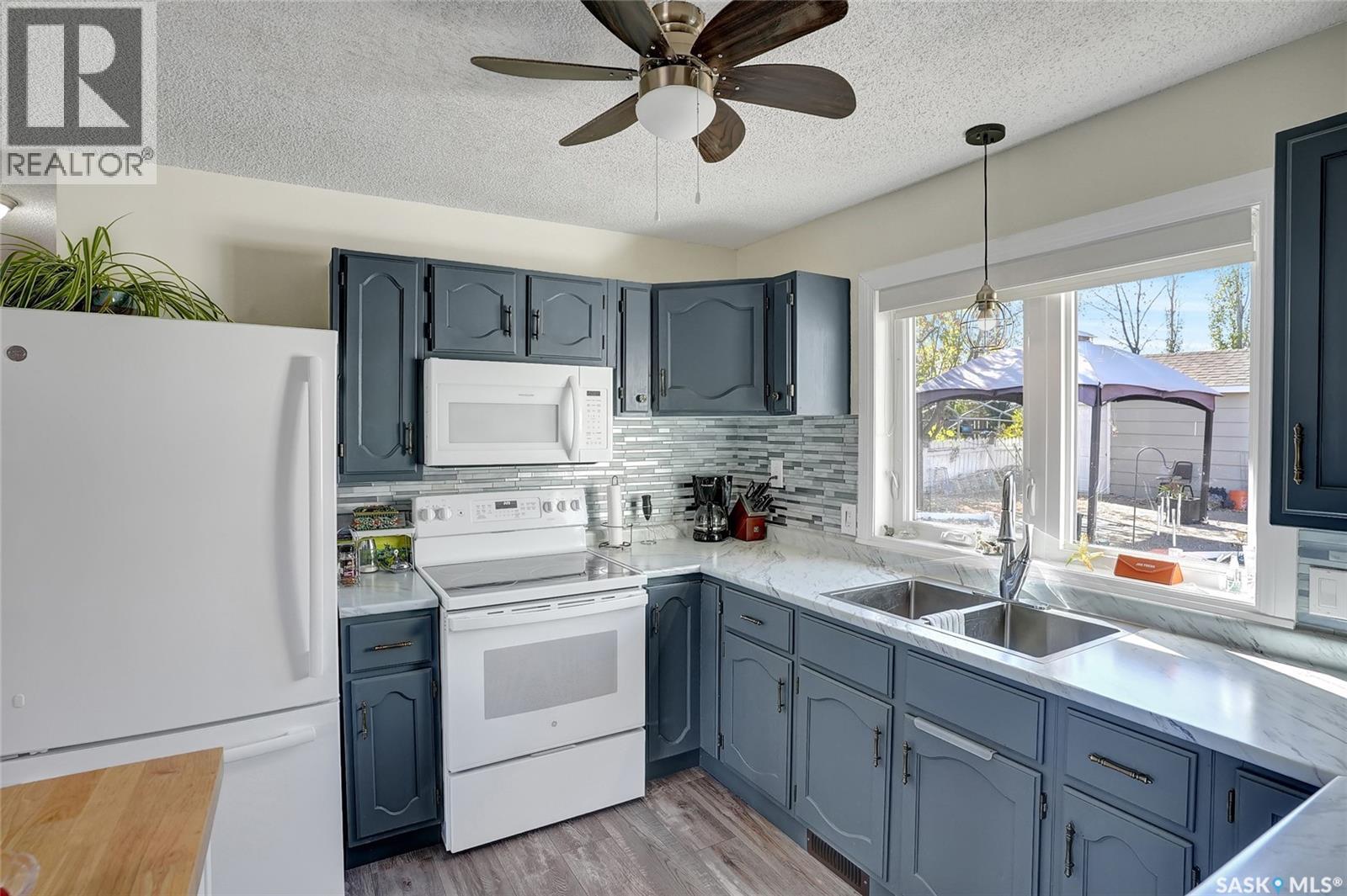 704 Leeville Drive, Assiniboia, Saskatchewan  S0H 0B0 - Photo 7 - SK020986