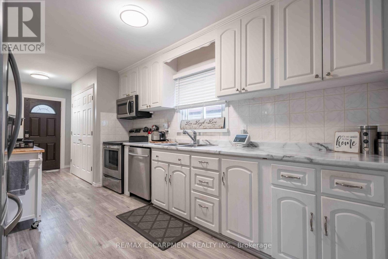 8 First Private Road, Hamilton, Ontario  L8E 5B9 - Photo 11 - X12467838