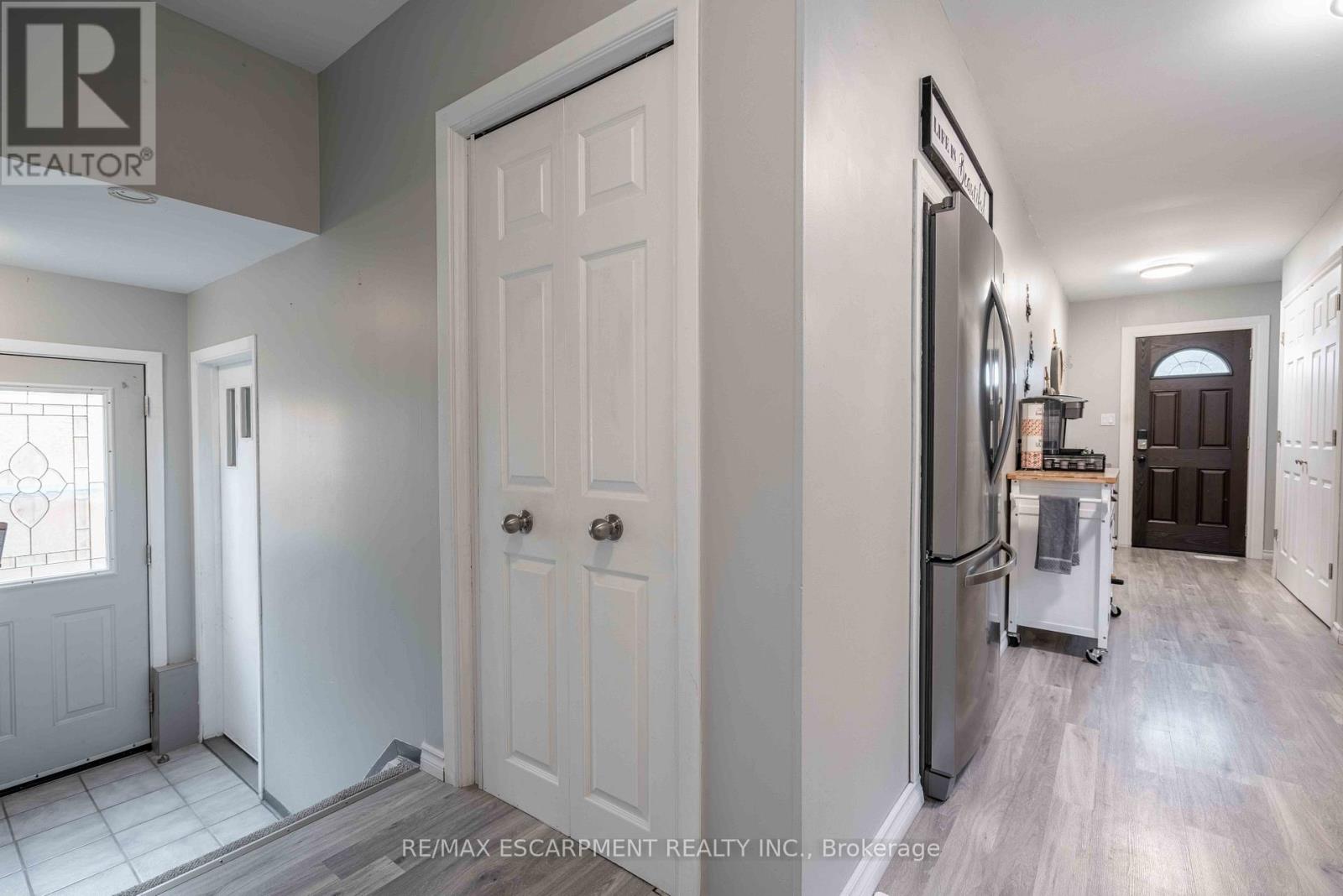 8 First Private Road, Hamilton, Ontario  L8E 5B9 - Photo 12 - X12467838