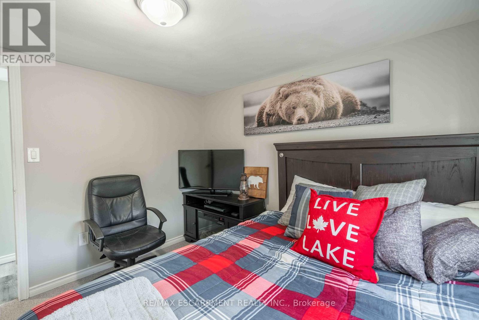 8 First Private Road, Hamilton, Ontario  L8E 5B9 - Photo 23 - X12467838