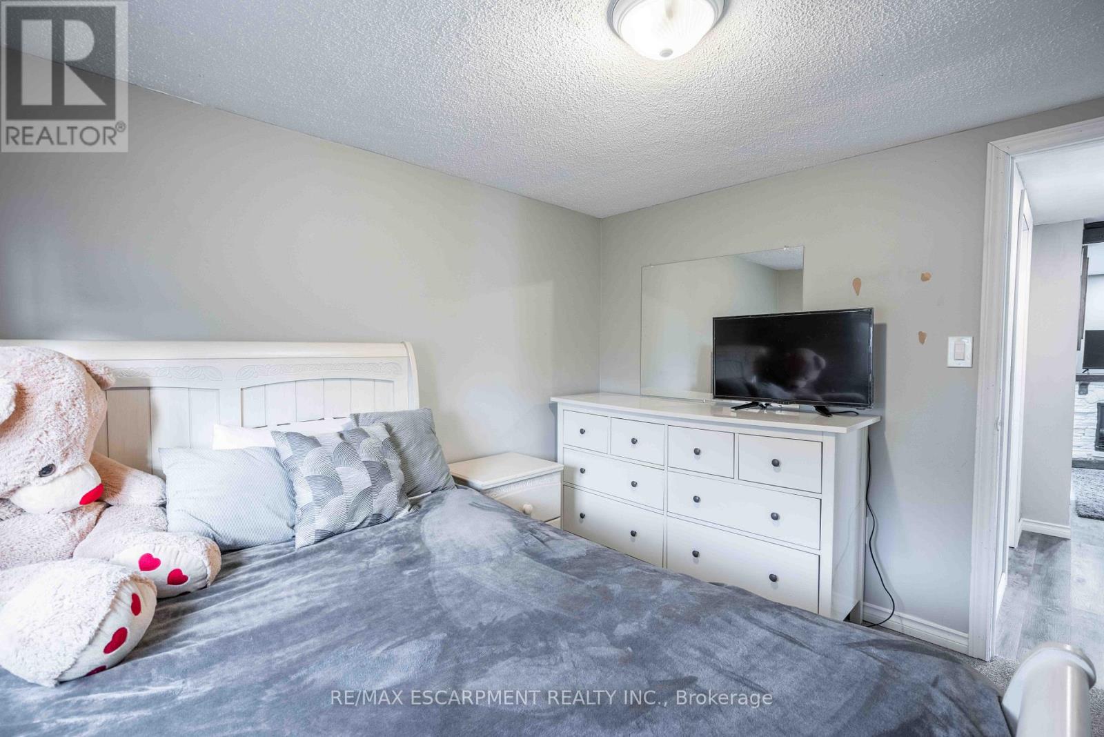 8 First Private Road, Hamilton, Ontario  L8E 5B9 - Photo 26 - X12467838