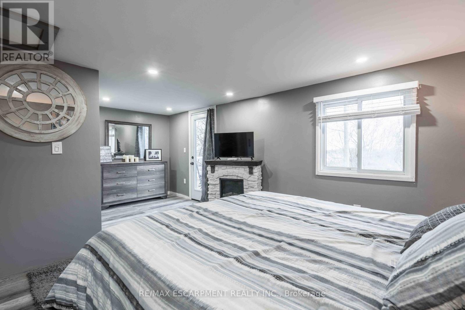 8 First Private Road, Hamilton, Ontario  L8E 5B9 - Photo 28 - X12467838