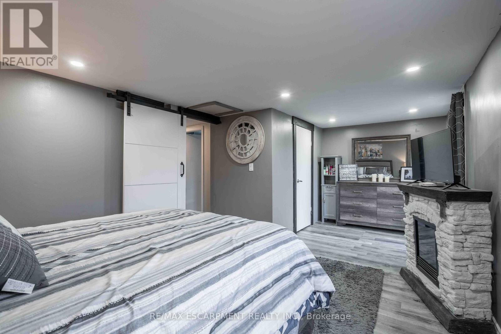 8 First Private Road, Hamilton, Ontario  L8E 5B9 - Photo 29 - X12467838