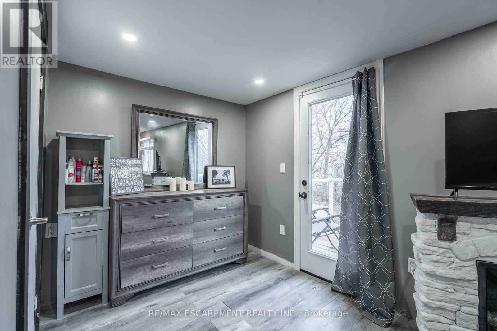 8 First Private Road, Hamilton, Ontario  L8E 5B9 - Photo 30 - X12467838
